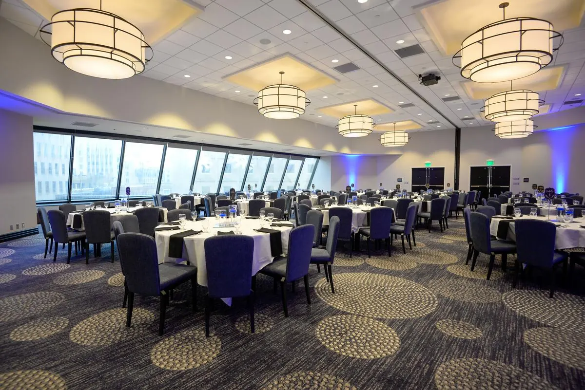 Salón para evento corporativo montado
